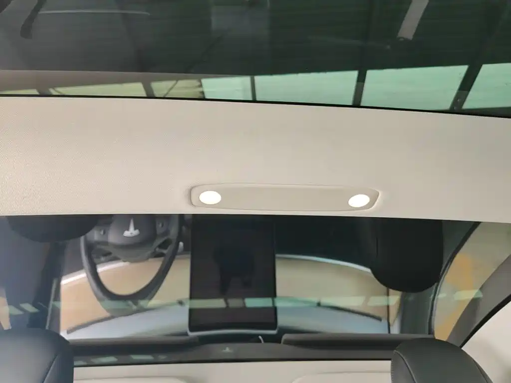 Tesla Model 3 — миниатюра 18