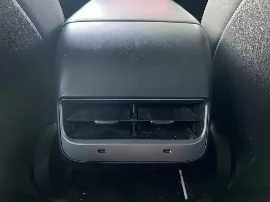 Tesla Model 3 — миниатюра 16