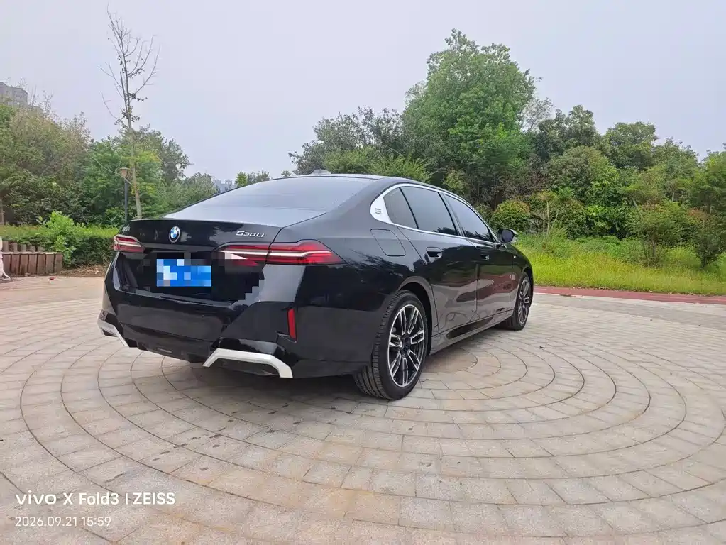 BMW 5 Series — миниатюра 4