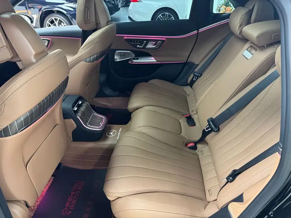 Mercedes-Benz E-Class — миниатюра 10