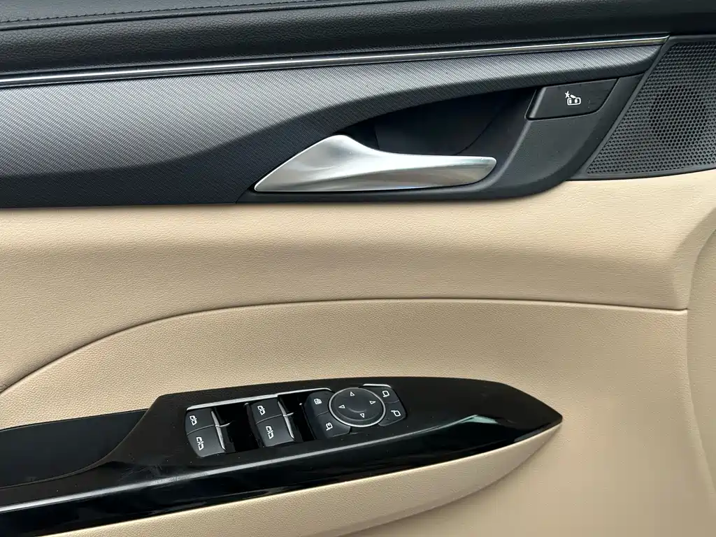 Buick GL8 Hybrid — миниатюра 6