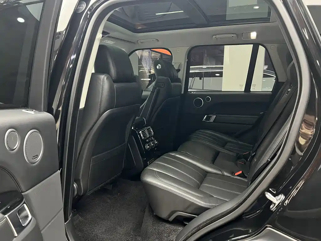 Land Rover Range Rover — миниатюра 6