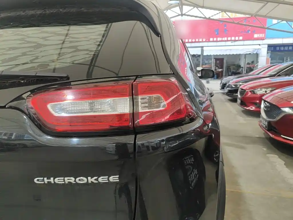 Jeep Cherokee — миниатюра 8