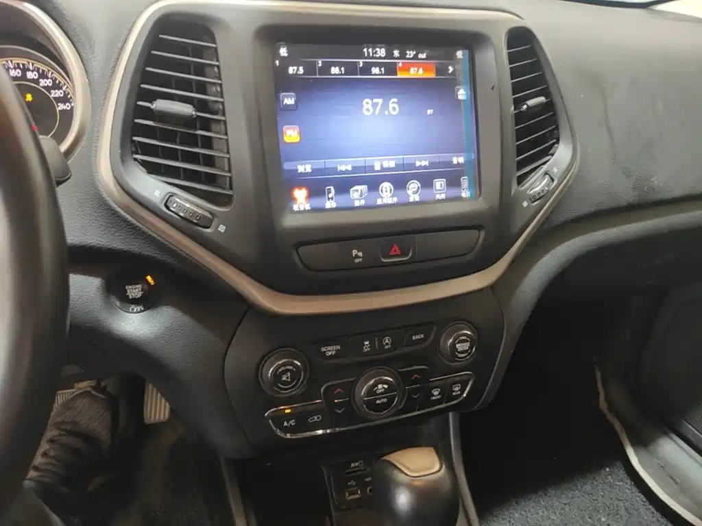 Jeep Cherokee — миниатюра 13