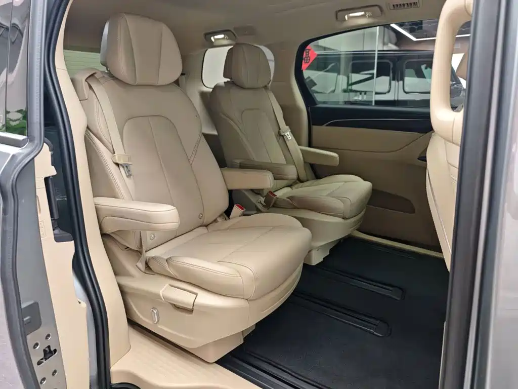 Buick GL8 — миниатюра 12