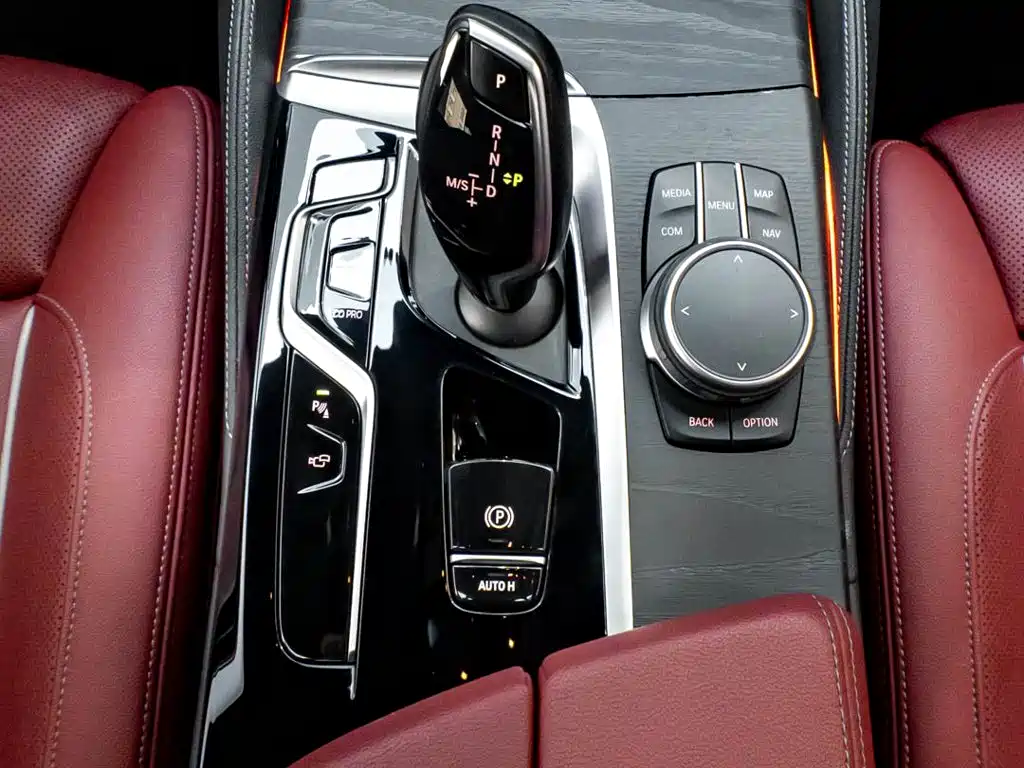 BMW 5 Series — миниатюра 19
