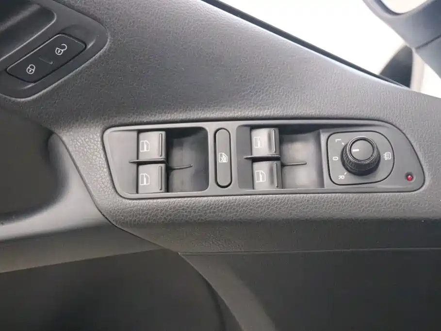 Volkswagen Tiguan — миниатюра 12