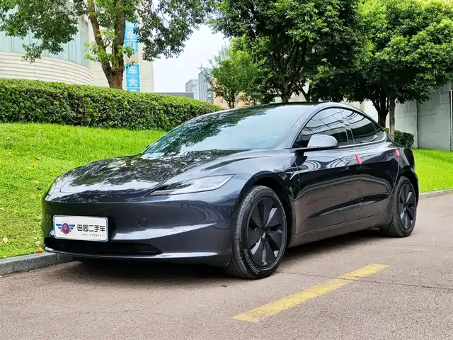 TESLA MODEL 3 2025