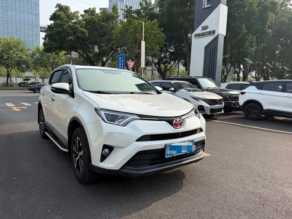 Toyota RAV4 — миниатюра 3