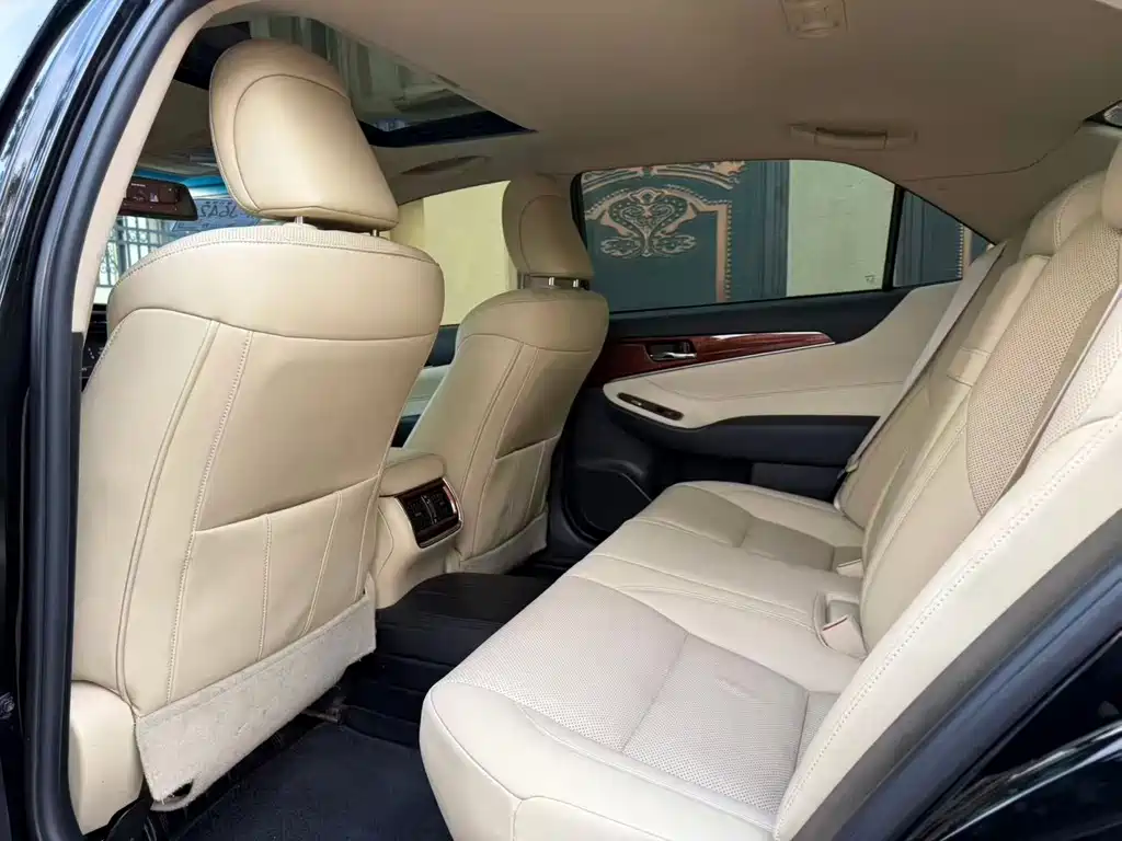 Toyota Crown 2015 2.0T Fashion