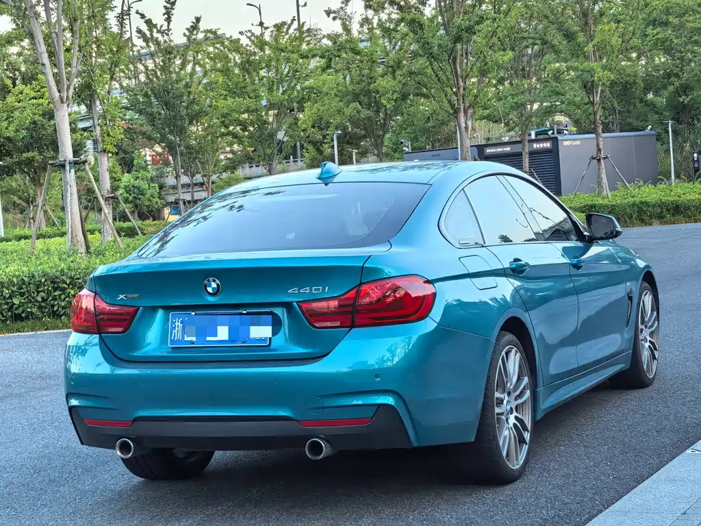 BMW 4 SERIES