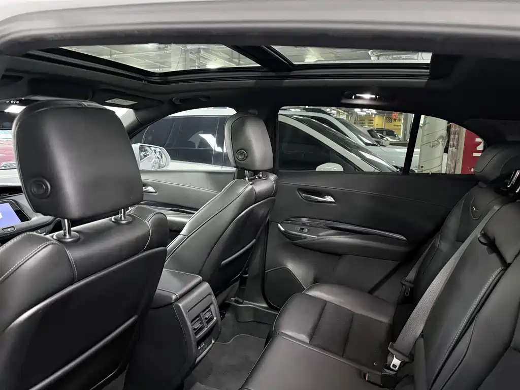 Cadillac XT4 - фото 13