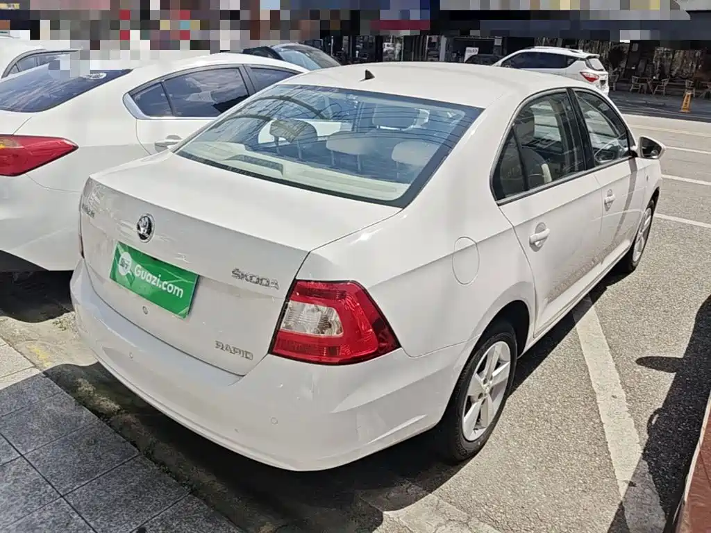 Skoda Rapid — миниатюра 7