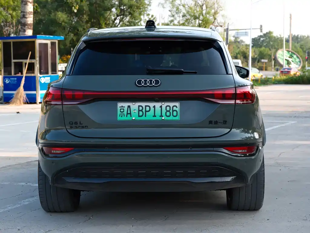 Audi Q6L e-tron — миниатюра 12