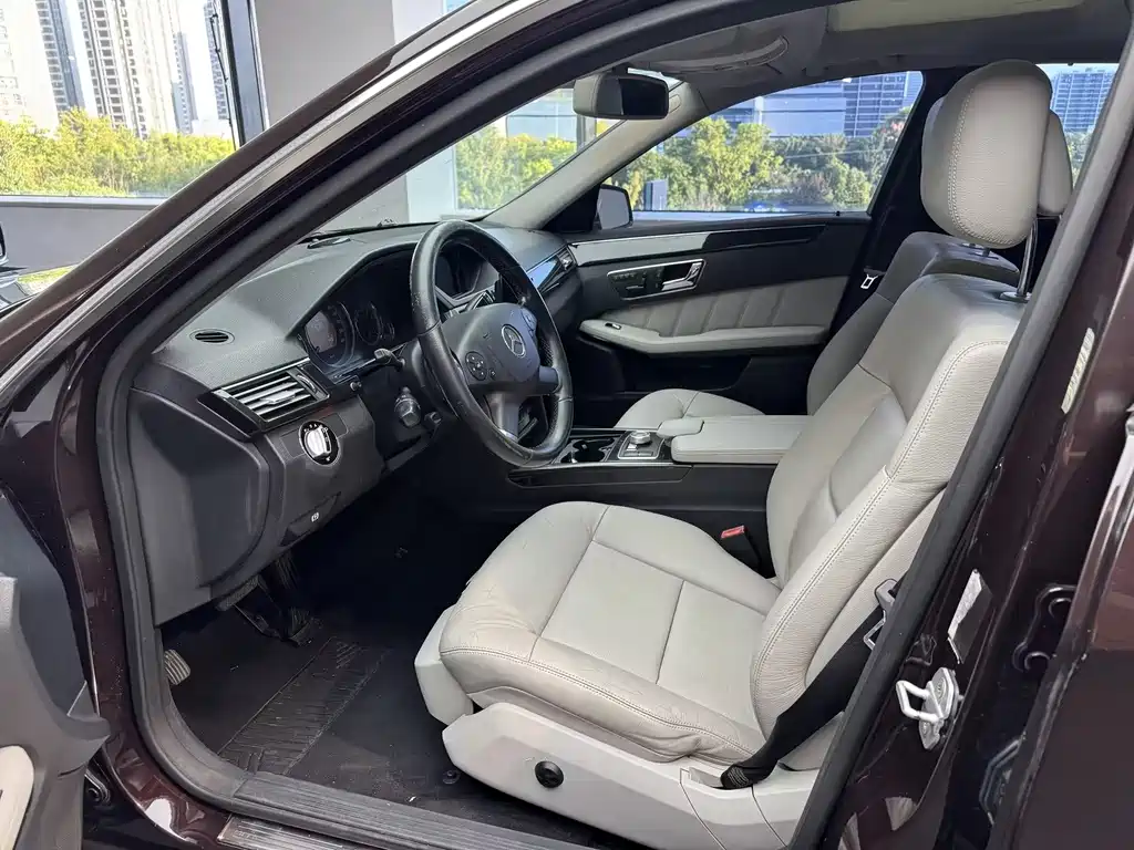 Mercedes-Benz E-Class (Import) — миниатюра 18