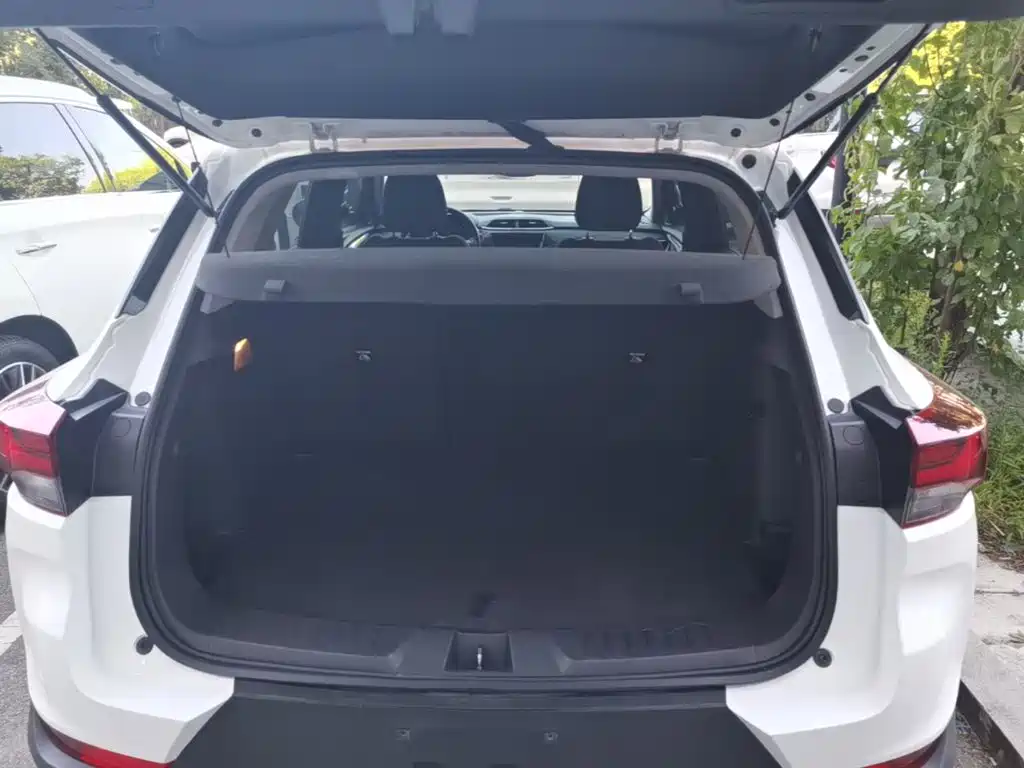 Chevrolet Tracker — миниатюра 19