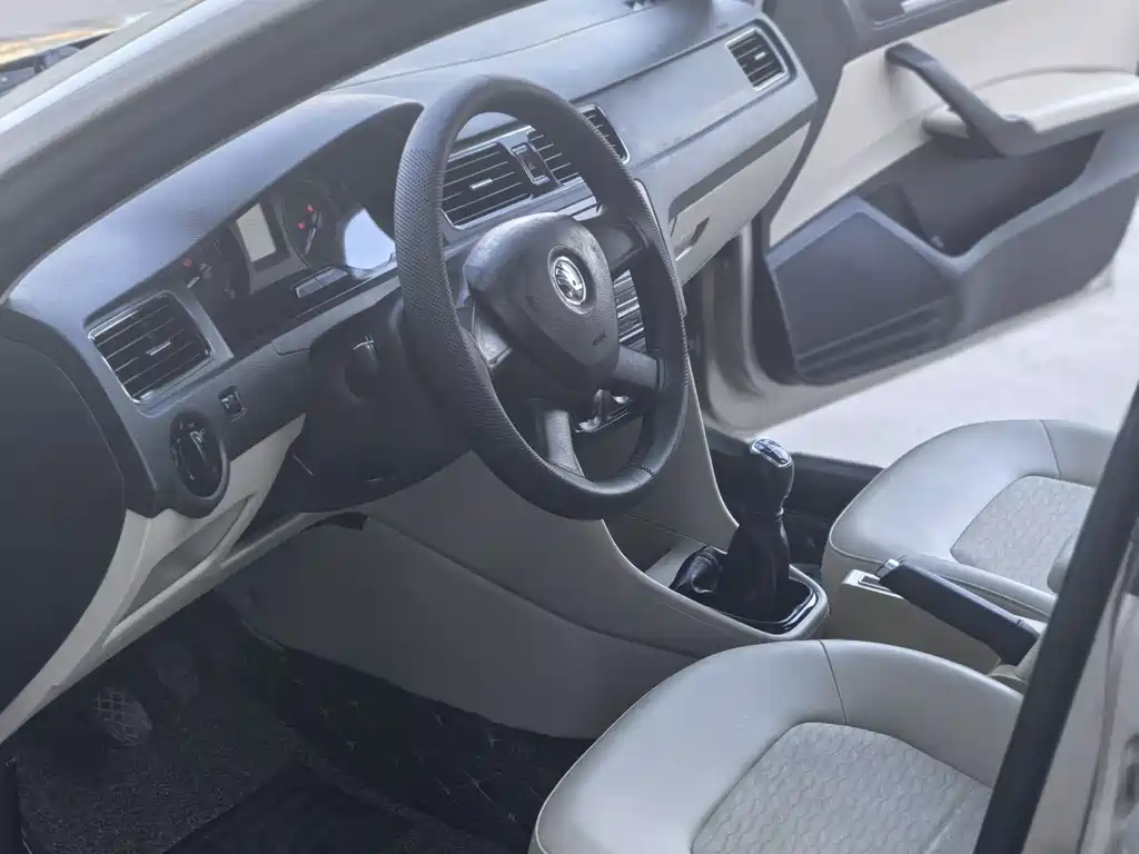 Skoda Rapid — миниатюра 10