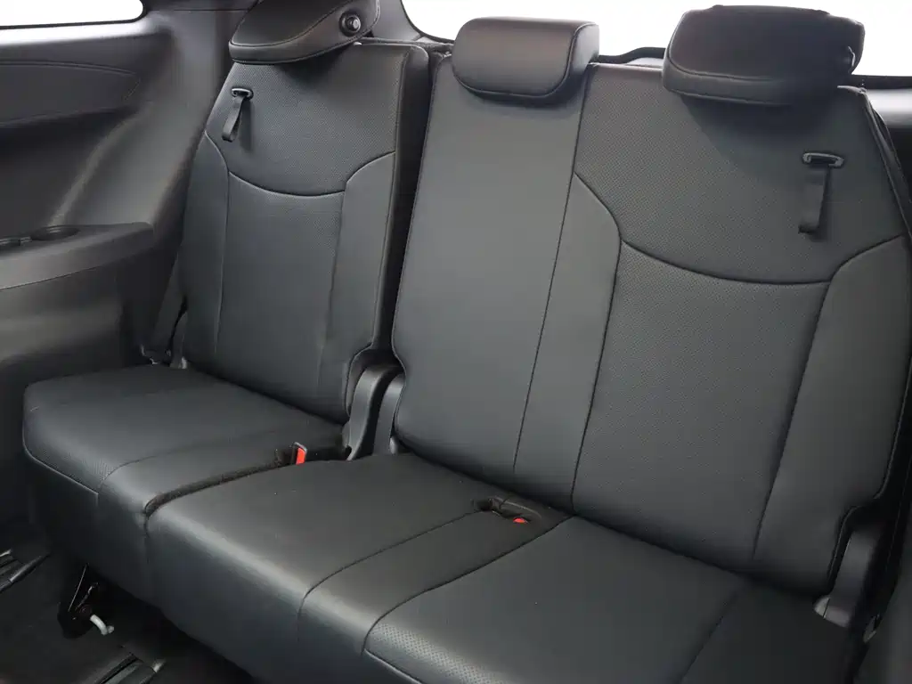 Toyota Sienna — миниатюра 16