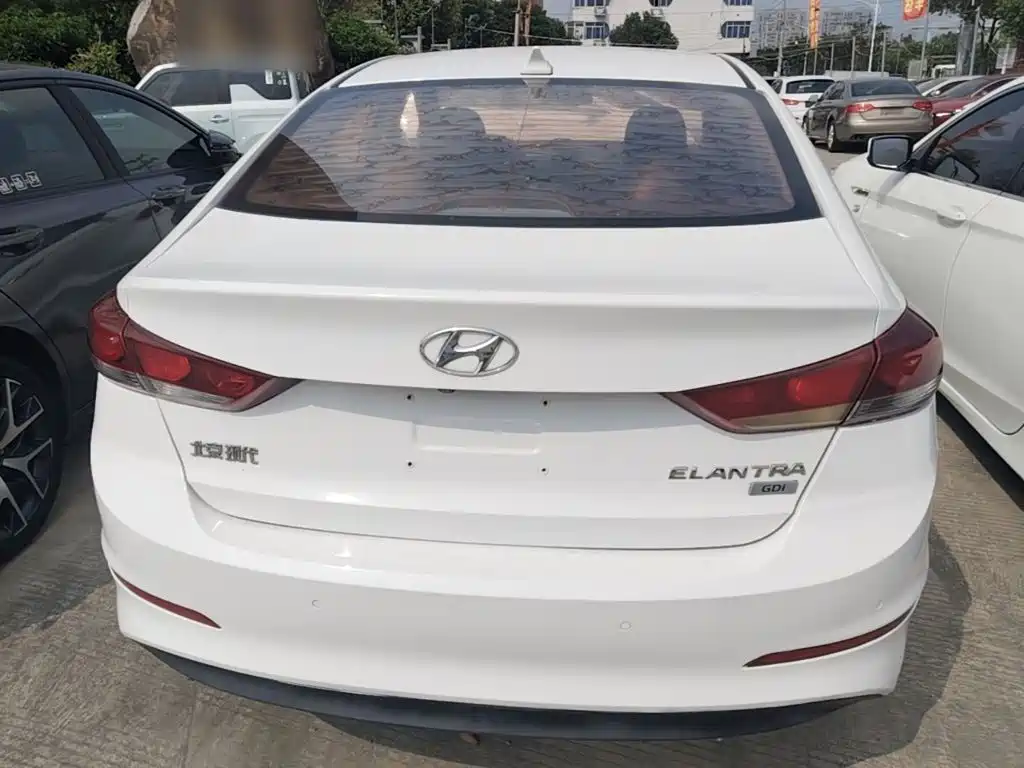 Hyundai Elantra — миниатюра 6