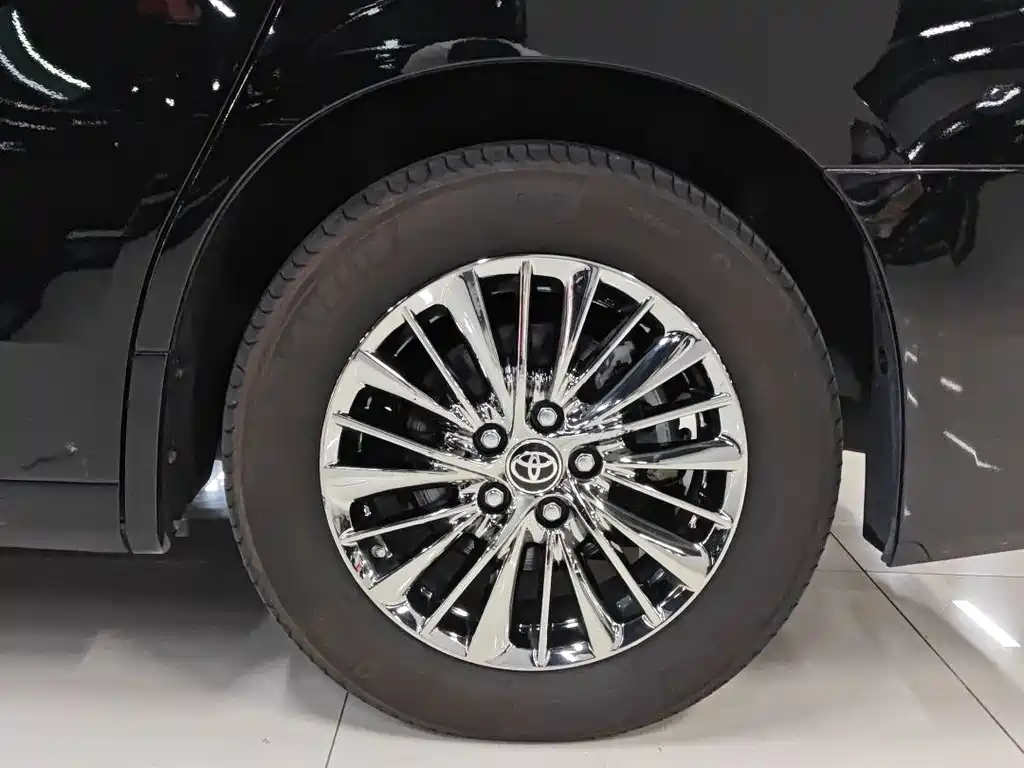 Toyota Alphard — миниатюра 7