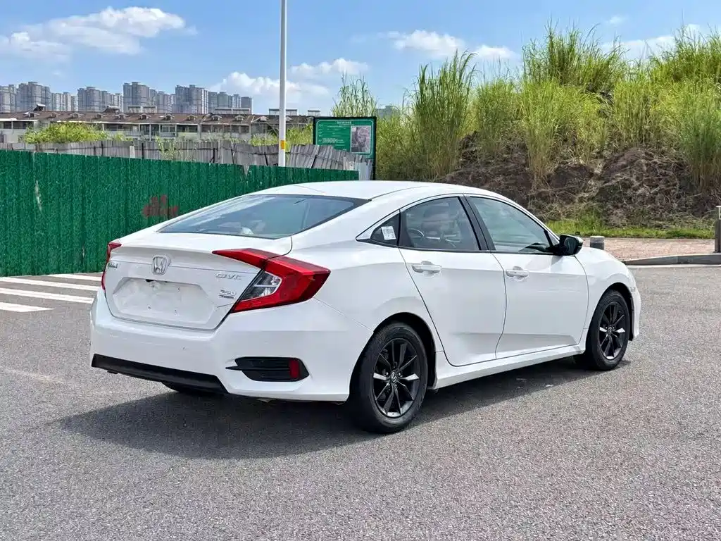 Honda Civic — миниатюра 9