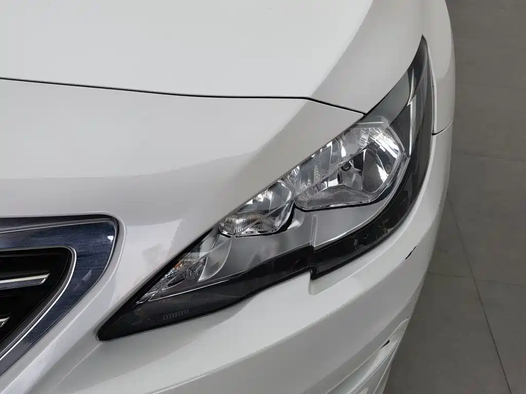 Peugeot 408 2014 1.8L AT Luxury