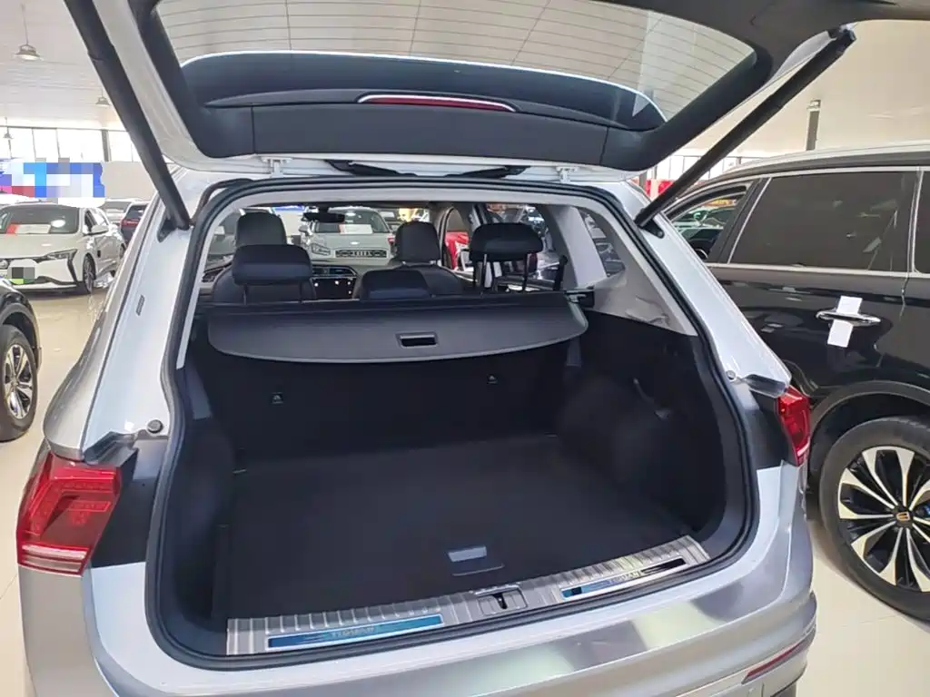 Volkswagen Tiguan L — миниатюра 19