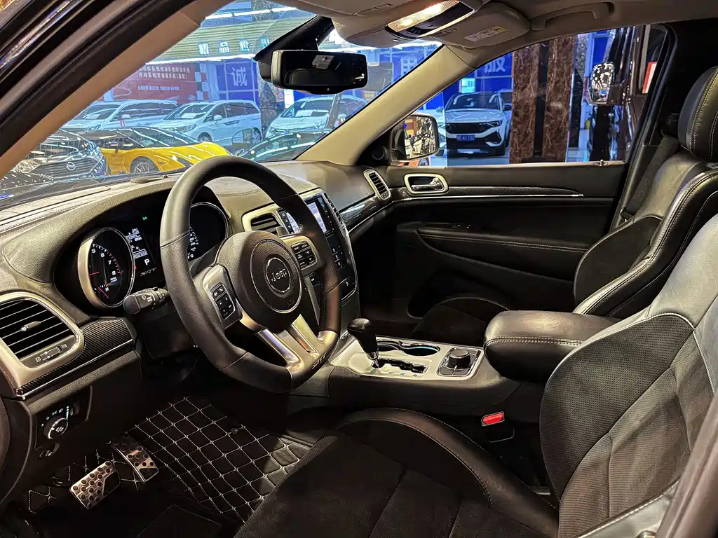 Jeep Grand Cherokee SRT — миниатюра 22