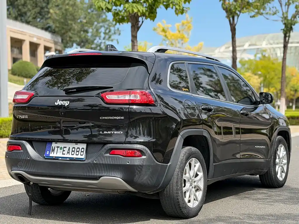 Jeep Cherokee — миниатюра 4