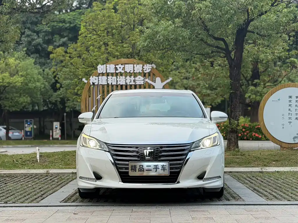 Toyota Crown — миниатюра 2