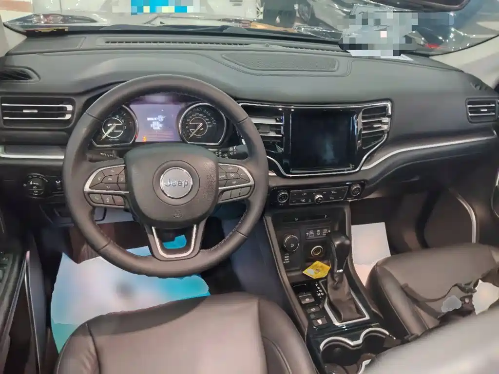 Jeep Grand Commander — миниатюра 10