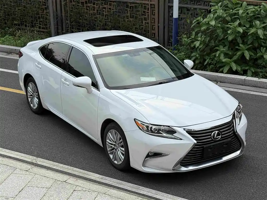 Lexus ES — миниатюра 11