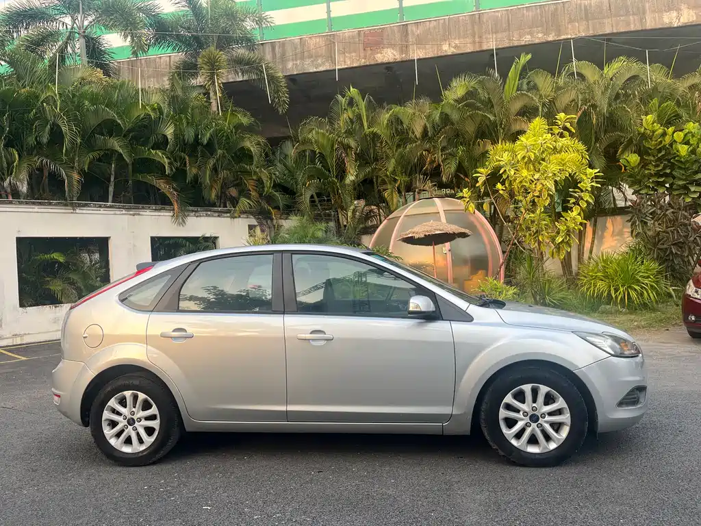 Ford Focus 2013 1.8L MT