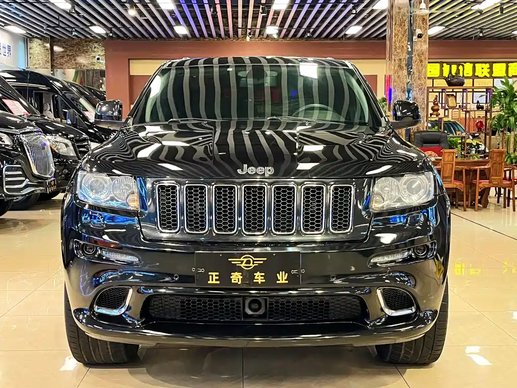 Jeep Grand Cherokee SRT — миниатюра 2