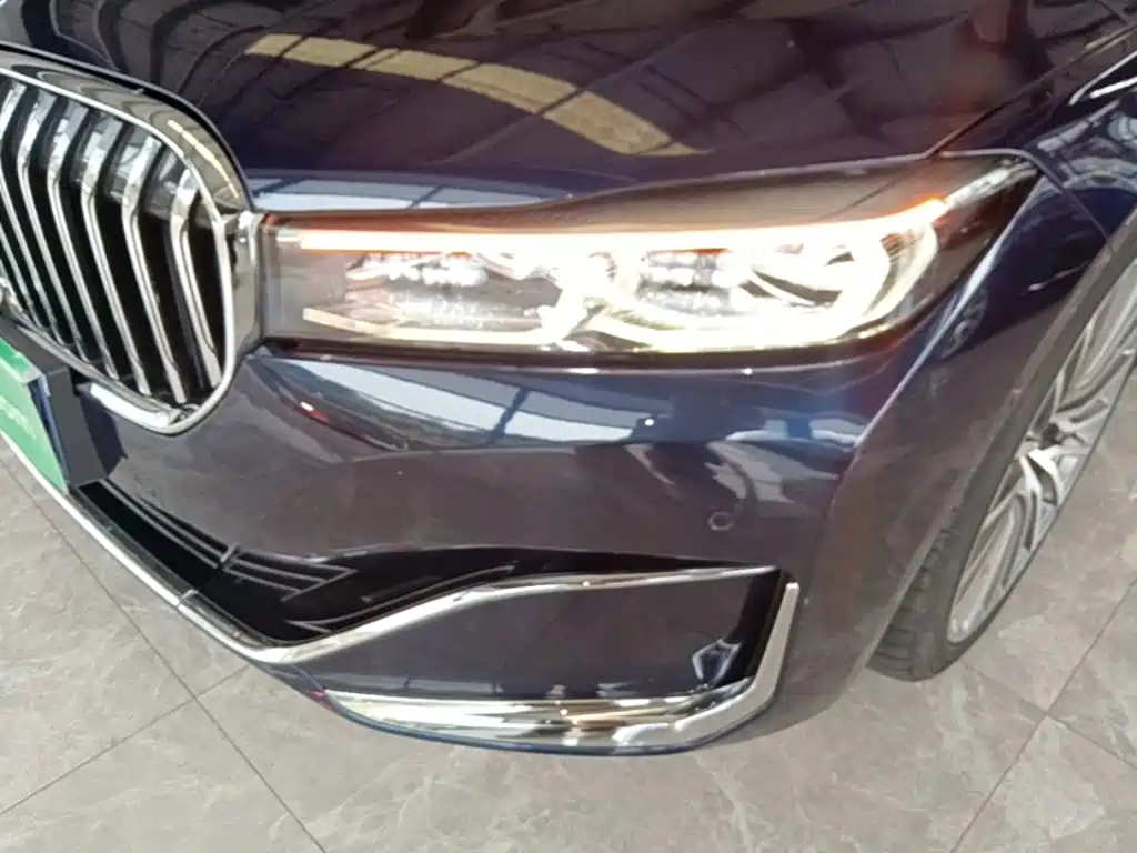 BMW 7 Series — миниатюра 23