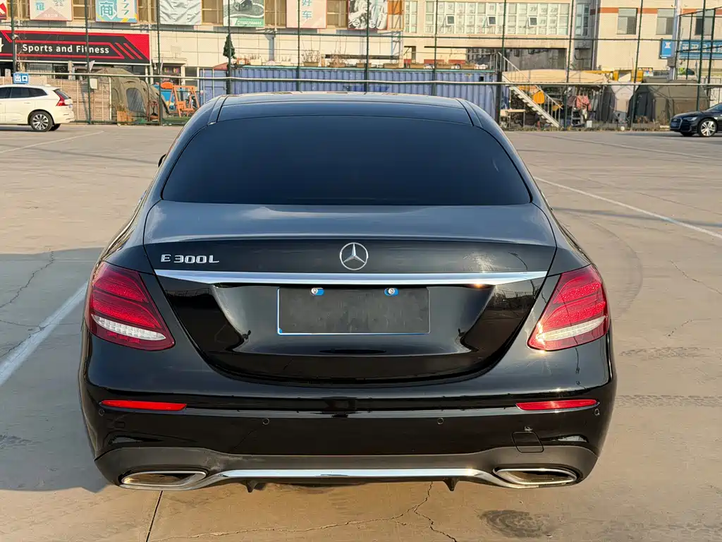 Mercedes-Benz E-Class — миниатюра 5