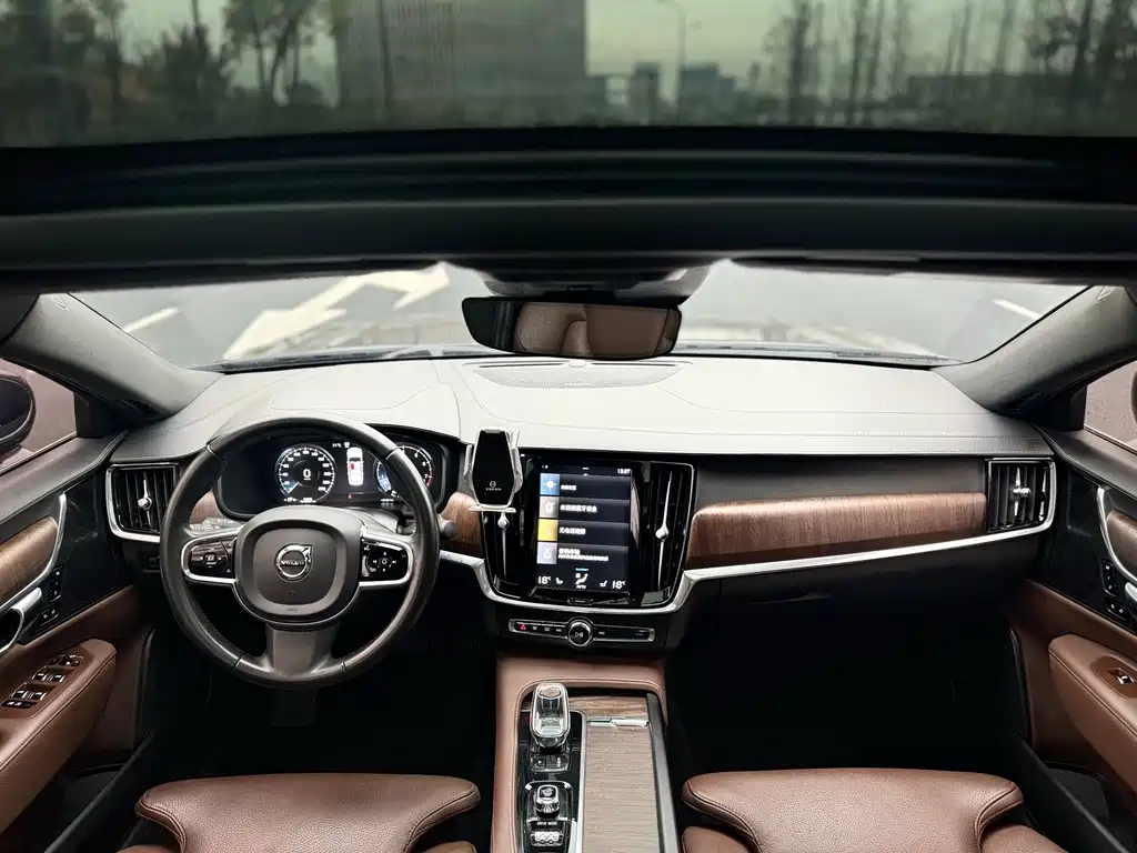 Volvo S90 — миниатюра 7