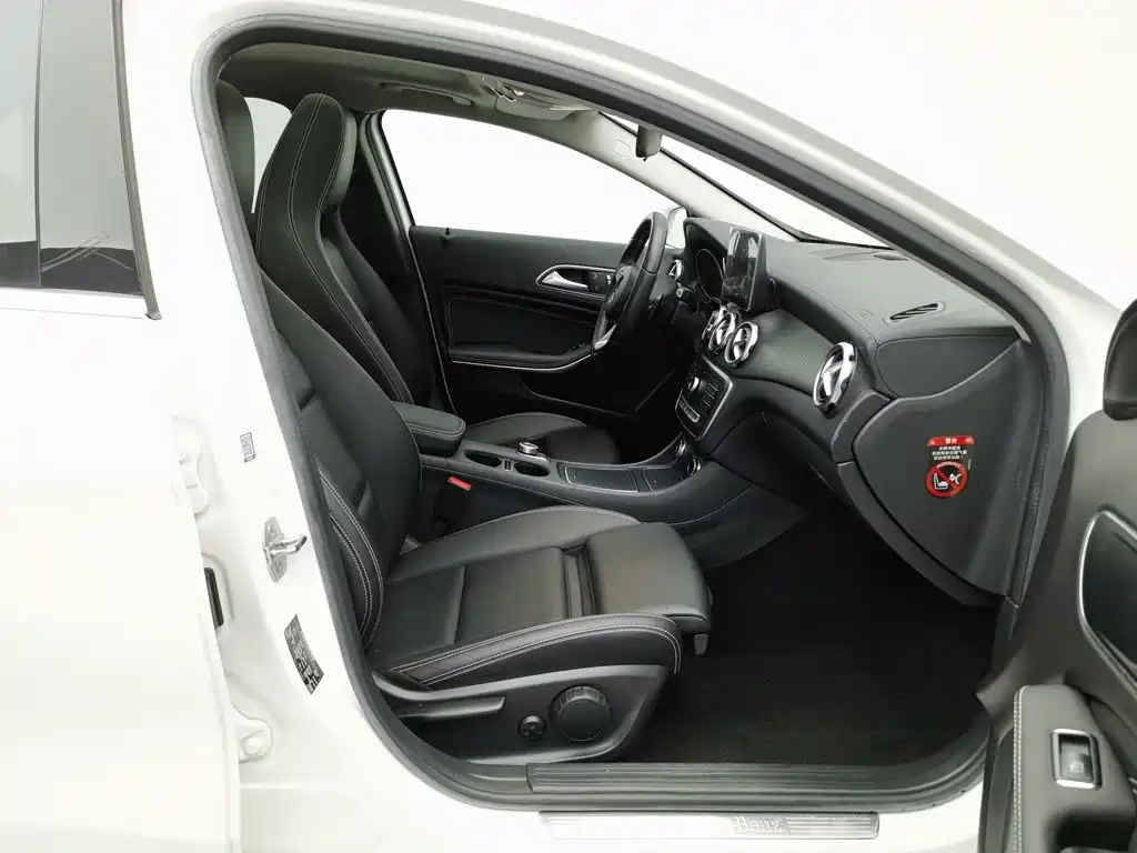 Mercedes-Benz GLA — миниатюра 23
