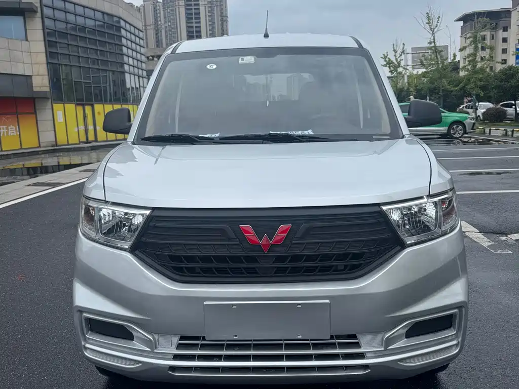 Wuling Hongguang V