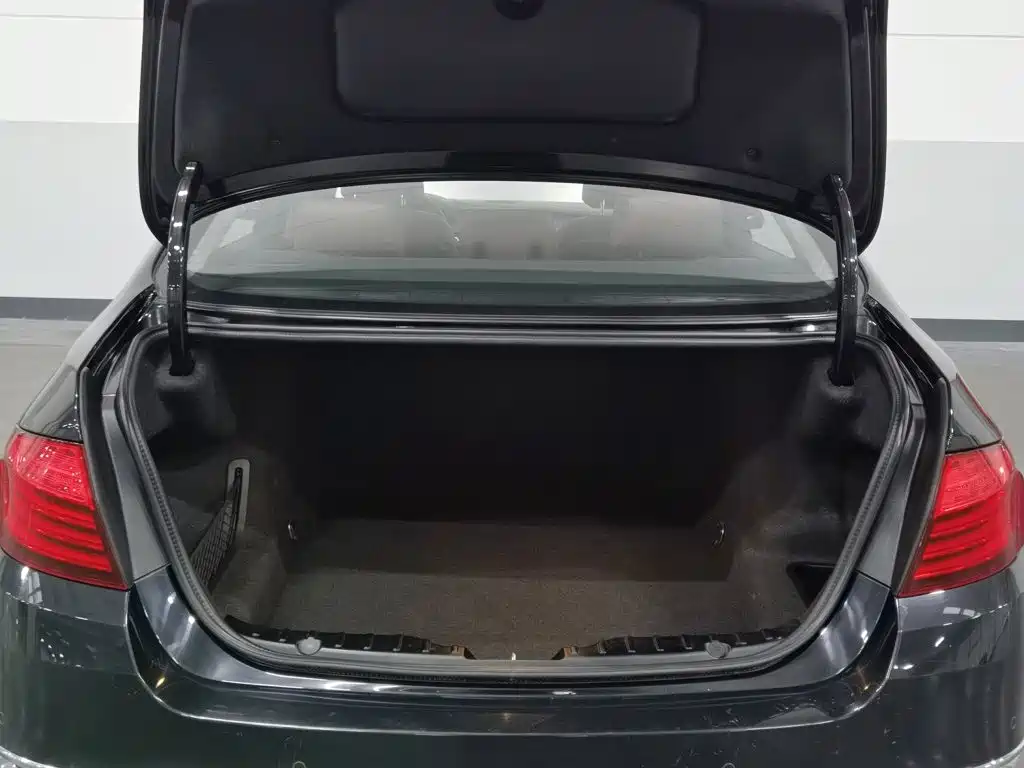 BMW 5 Series — миниатюра 16
