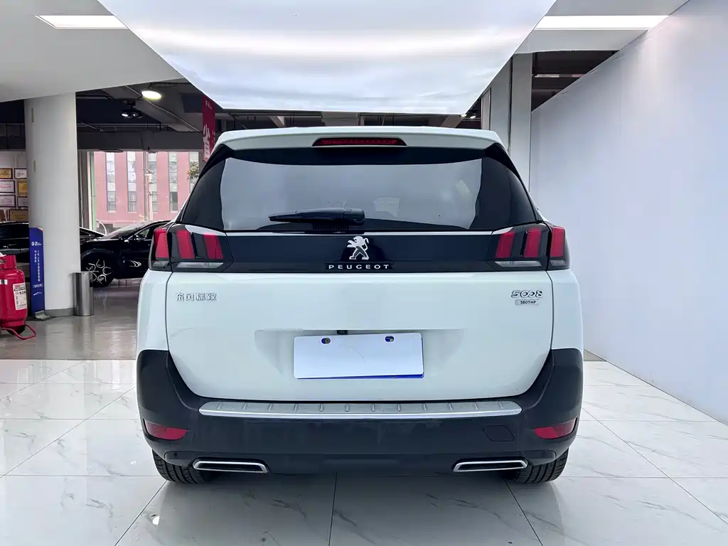 PEUGEOT 5008