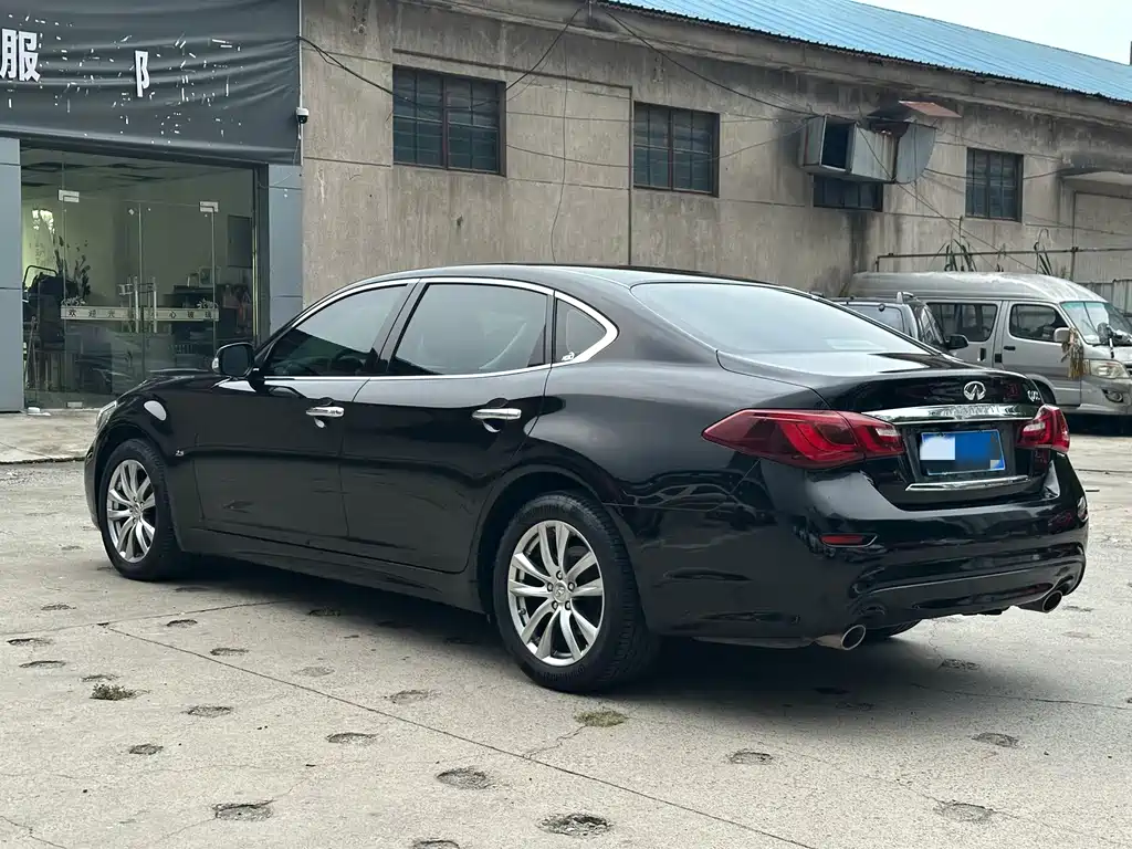 Infiniti Q70 — миниатюра 8