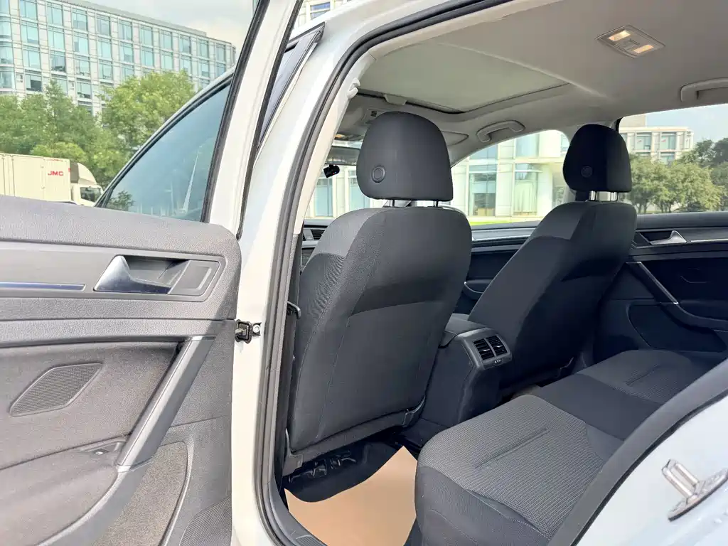 Volkswagen Golf — миниатюра 3