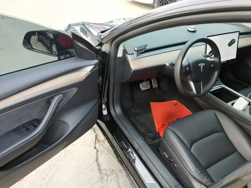 Tesla Model 3 — миниатюра 16