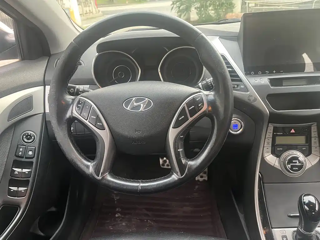 Hyundai Elantra Langdong — миниатюра 14