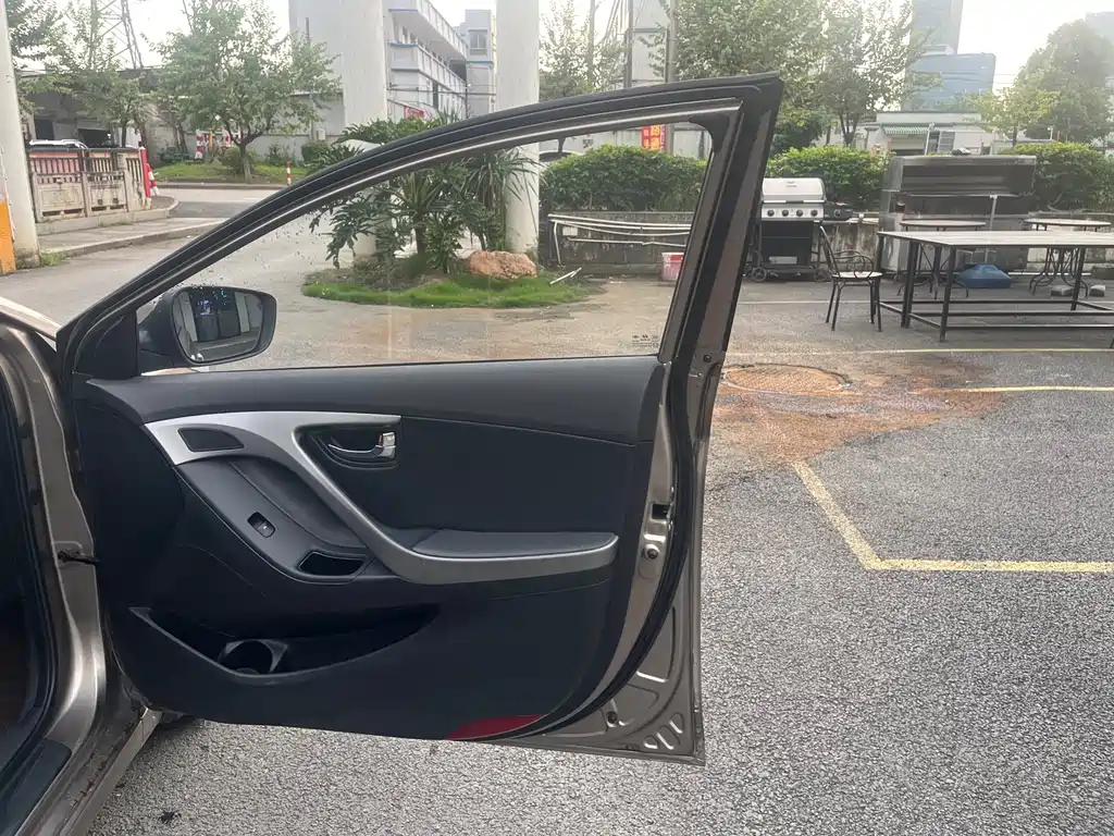 Hyundai Elantra Langdong — миниатюра 12