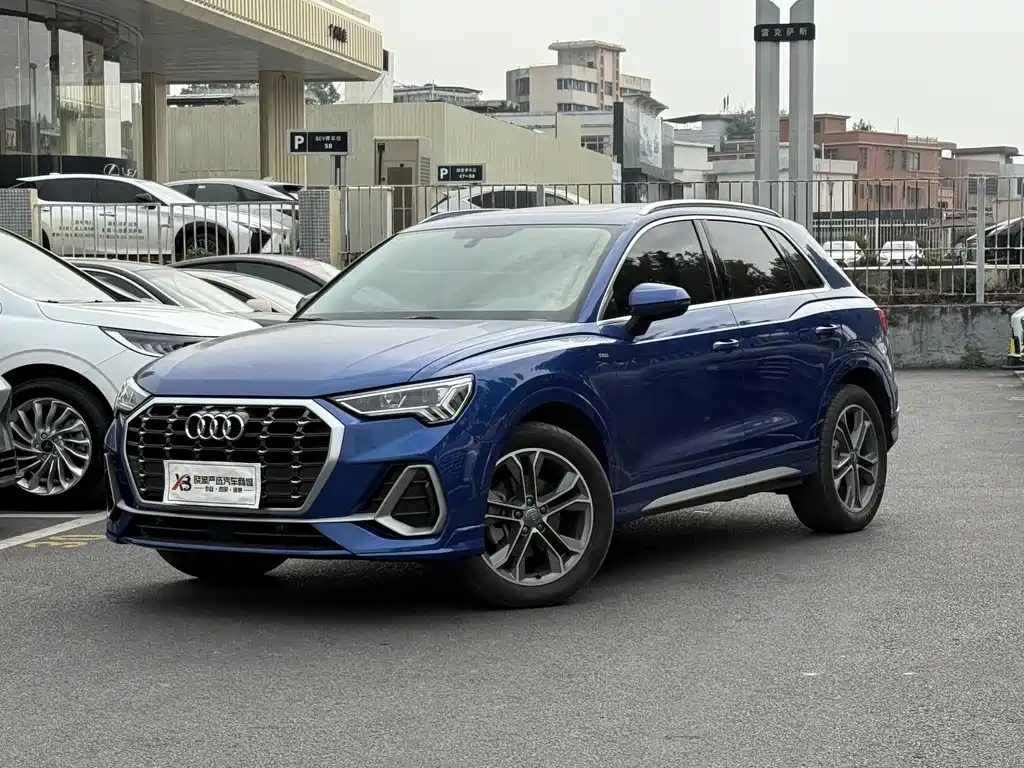 AUDI Q3
