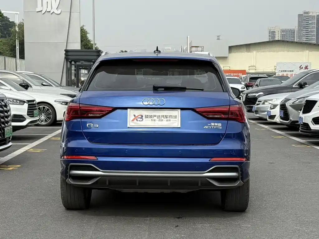 AUDI Q3