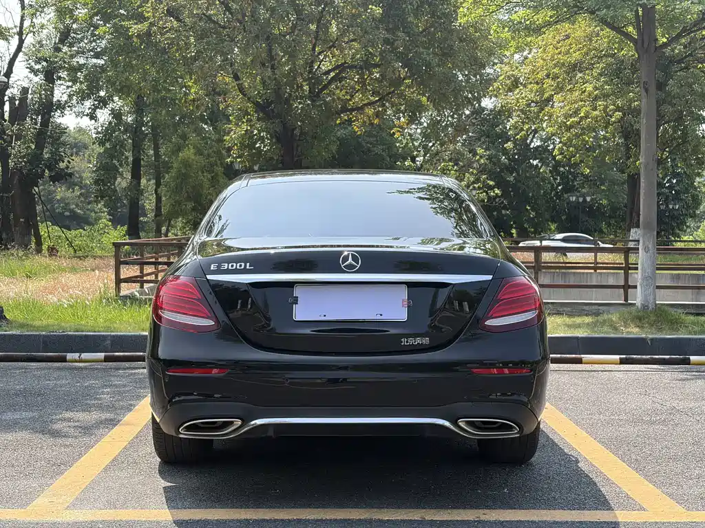 Mercedes-Benz E-Class — миниатюра 4