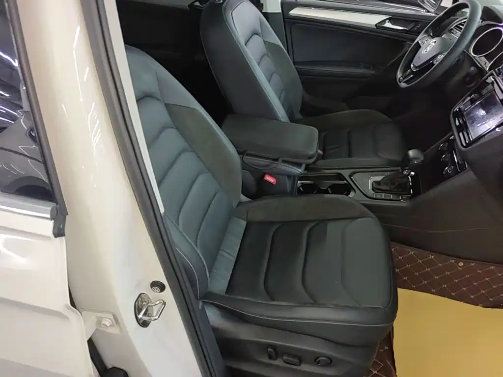 Volkswagen Tiguan L — миниатюра 25
